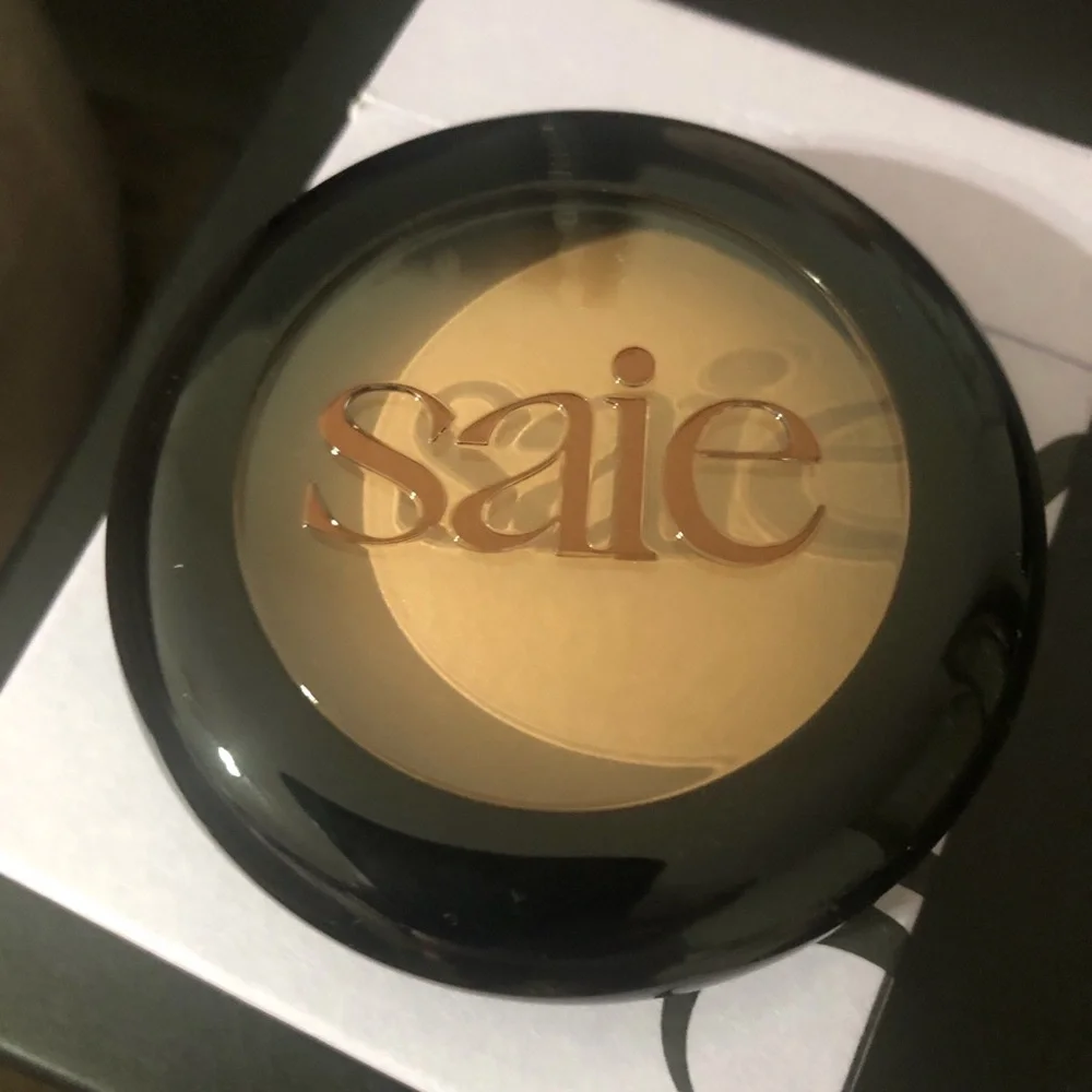 New Amalfi Supersuede Radiant Baked Bronzer - light to medium